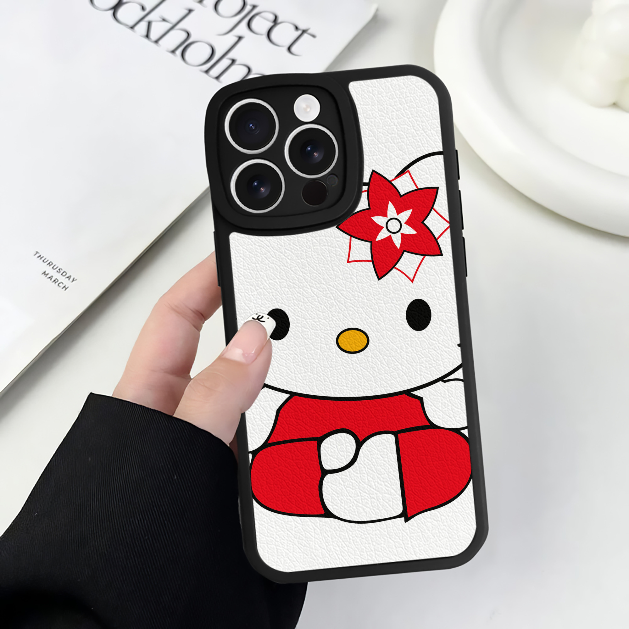 （画像用） Hello Kitty ハローキティ 【iPhone 16シリーズ対応】シリコンスマホケース（レザー調） 材質：シリコン